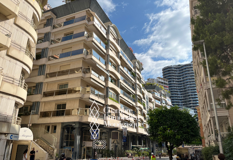 ROCAZUR - 4 Rooms 150 sqm - 135 sq of living space + 15 sqm Balcony - 1 Cellar 2 Parking spaces