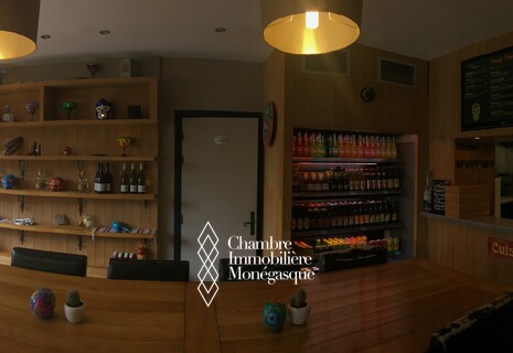 Snack bar with takeaway and delivery service