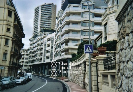 LAROUSSE / SPACIEUX BUREAUX DE STANDING / 3 PARKINGS