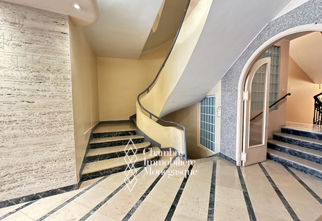 CHAMBRE DE BONNE RÉNOVÉE SITUÉE EN PLEIN CENTRE DE MONTE CARLO