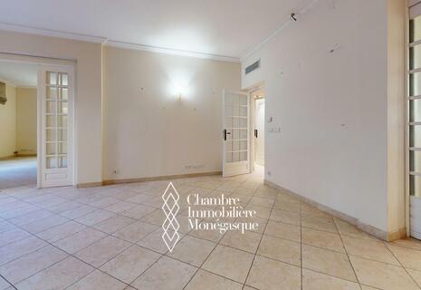 Apartment to renovate - LES ACANTHES