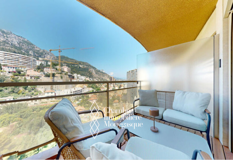 Annonciade – Modern high-floor studio with terrace