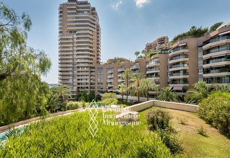 Beautifully renovated studio with spacious terrace