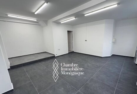 Commercial premises with shop window, near Monaco