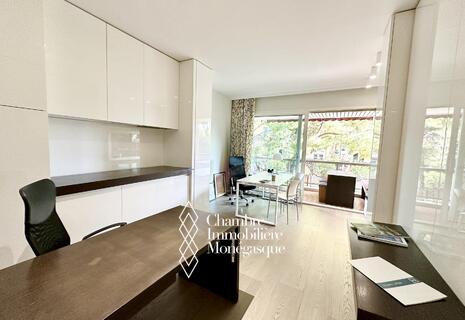 Monolocale moderno con posto auto | Carré d'or