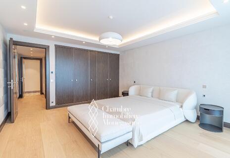 Magnifico appartamento ammobiliato in nuova costruzione di prestigio fronte mare (co-esclusiva)