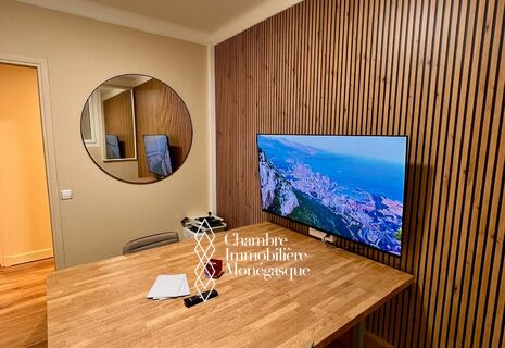 BUREAU RÉNOVÉ ET MEUBLÉ SUR LE PORT
