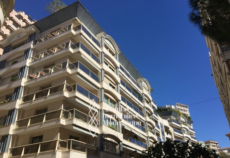 PARKING PROCHE DES PLAGES DU LARVOTTO