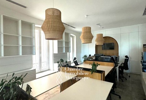 Office space with double shop window located in a busy area