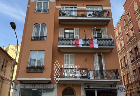 3 PIECES A RENOVER  DANS IMMEUBLE BOURGEOIS AVEC ASCENSEUR