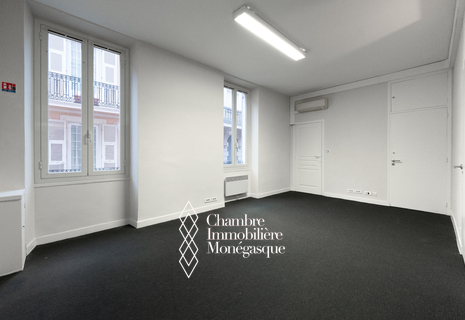 Beautiful 2-bedroom apartment ideally located in the very heart of La Condamine.