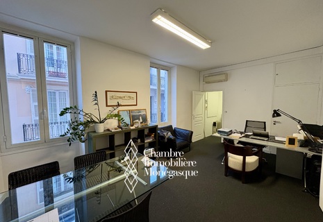 Splendido trilocale situato nel cuore della Condamine.