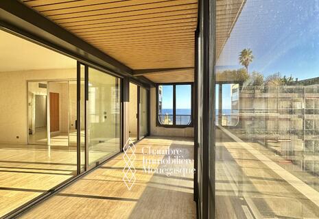 Charming 2 room apartment to renovate with loggia and parking