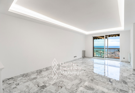 Granada: Grand 3 Pièces Rénové avec Vue Mer, Parking & Cave