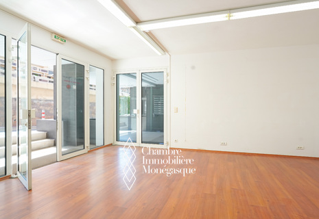 PROCHE LARVOTTO - LOCAL COMMERCIAL OU BUREAUX