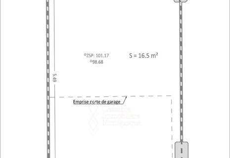 LE TROCADERO: enclosed garage with electrical outlet for a large car for rent