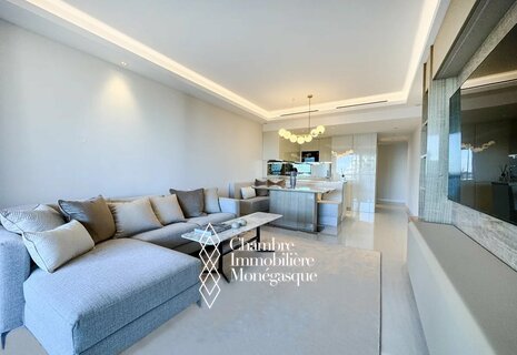 Sole Agent – High-end renovated luxury apartment with sea view