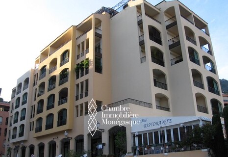 PORT DE FONTVIEILLE - CIMABUE - Bureau avec vitrine