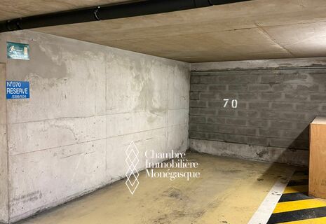 FRONTIERE MONACO  / LE FORUM / EMPLACEMENT DE PARKING