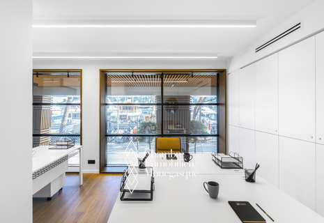 PORT HERCULES: 25 sqm office for rent