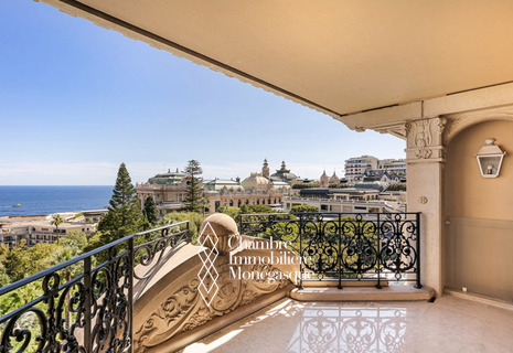 High-end 3-bedroom with a generous terrace and landmark views — Résidence du Métropole