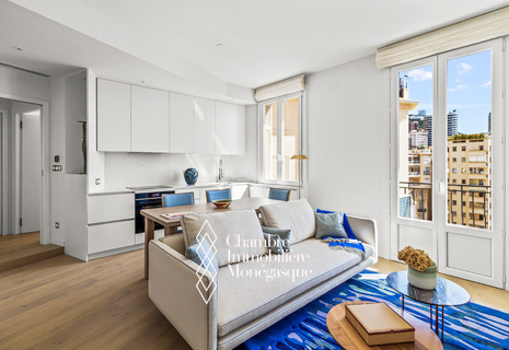 Appartement rénové de deux pièces avec une vue jusqu’à la mer