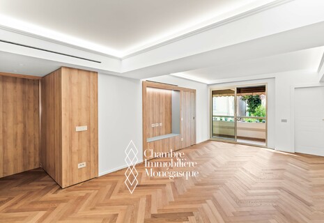 Suffren : 3 Pièces à Usage Mixte & Parking