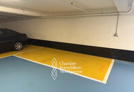 EXCELLENTE PLACE DE PARKING DANS LE CARRÉ D’OR
