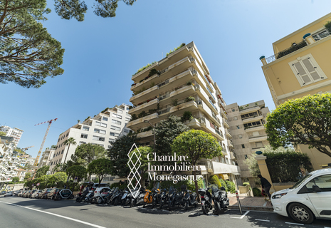 LA ROUSSE – SAINT ROMAN | CHÂTEAU AMIRAL | BRIGHT & FUNCTIONAL STUDIO