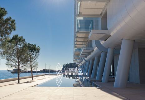 LUXURIOUS 3-BEDROOM APARTMENT WITH SEA AND MARINA VIEW