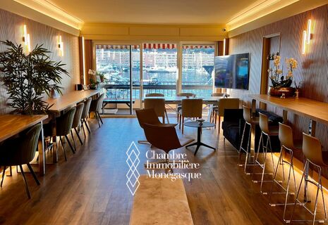 UFFICIO LUSSUOSAMENTE RISTRUTTURATO CON VISTA MARE