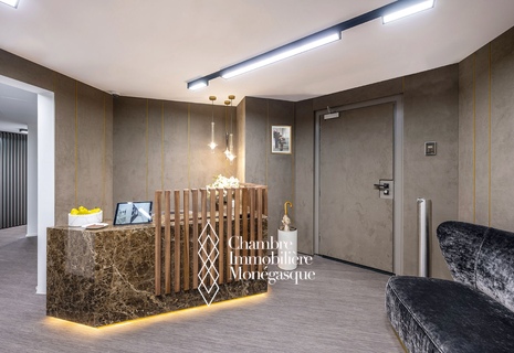 OFFICE TO RENT CLOSE TO THE LARVOTTO BEACH