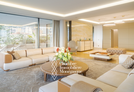 LA PETITE AFRIQUE - FIVE STAR PROPERTY, WITH POOL, GYM AND 24 HOUR CONCIERGE