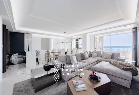 Fully Renovated 4-Room Apartment with Sea Views – MonteMarina Re