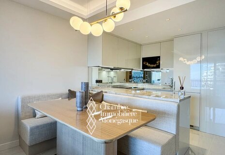 Sole Agent – High-end renovated luxury apartment with sea view