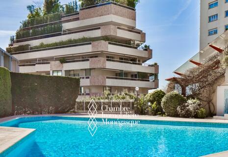 Grand parking | Jardin Exotique | Patio Palace