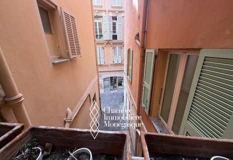 Nella tranquilla zona di Monaco-Ville, un bel 3p a uso misto