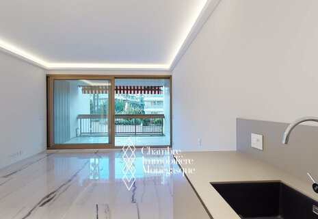 RENOVATED 2 BEDROOM APARTMENT  IN THE PRESTIGIOUS 'PARK PALACE'