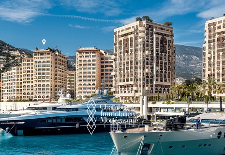 Un très beaux 5 pièces avec superbe vue du séjour et de sa terrasse sur la mer, le port et Cap d’Ail