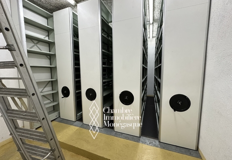 Grande cave avec rangements – Résidence Métropole