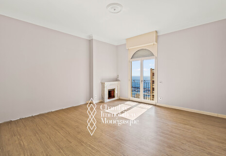 Villa Bel Air: Fully Refurbished 4 Bedroom Penthouse with Sea View and Parking Space