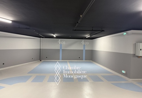 Very nice parking in a new building!