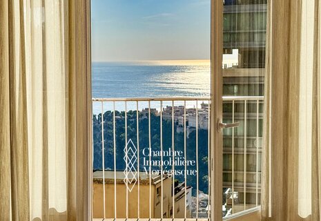 BERMUDA - BEAUTIFUL BRIGHT 2 BEDROOM APARTMENT WITH PARKING