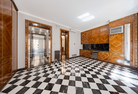 ELEGANT BOURGEOIS TWO-BEDROOM APARTMENT