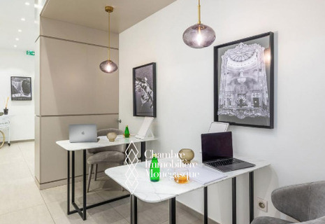 PRIVATE OFFICE IN BUSINESS CENTER
