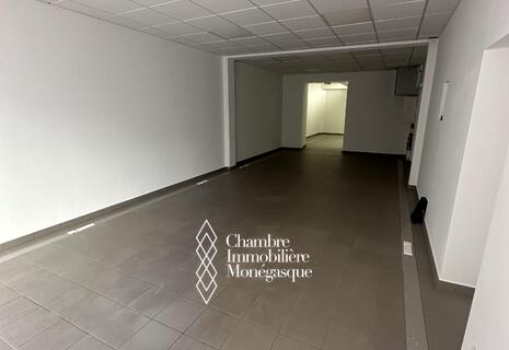 LARGE ROOM with WINDOW LEASE PRECAIRE