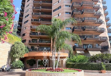 PARC SAINT ROMAN – ELEGANT STUDIO APARTMENT
