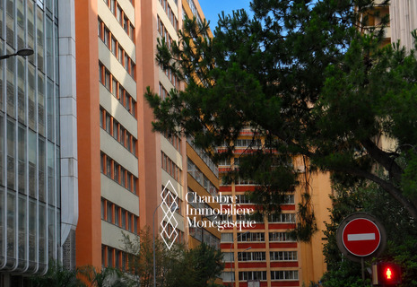 Local en étage, situé dans l'immeuble 'Les Industries' - Monaco