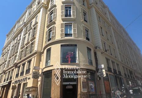 Palais de la Scala – Studio & Adjacent Office potential 1-Bedroom Conversion