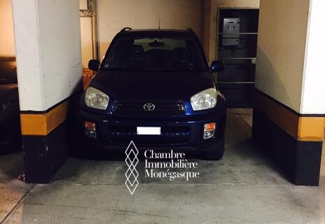 PARKING EN PLEIN CENTRE